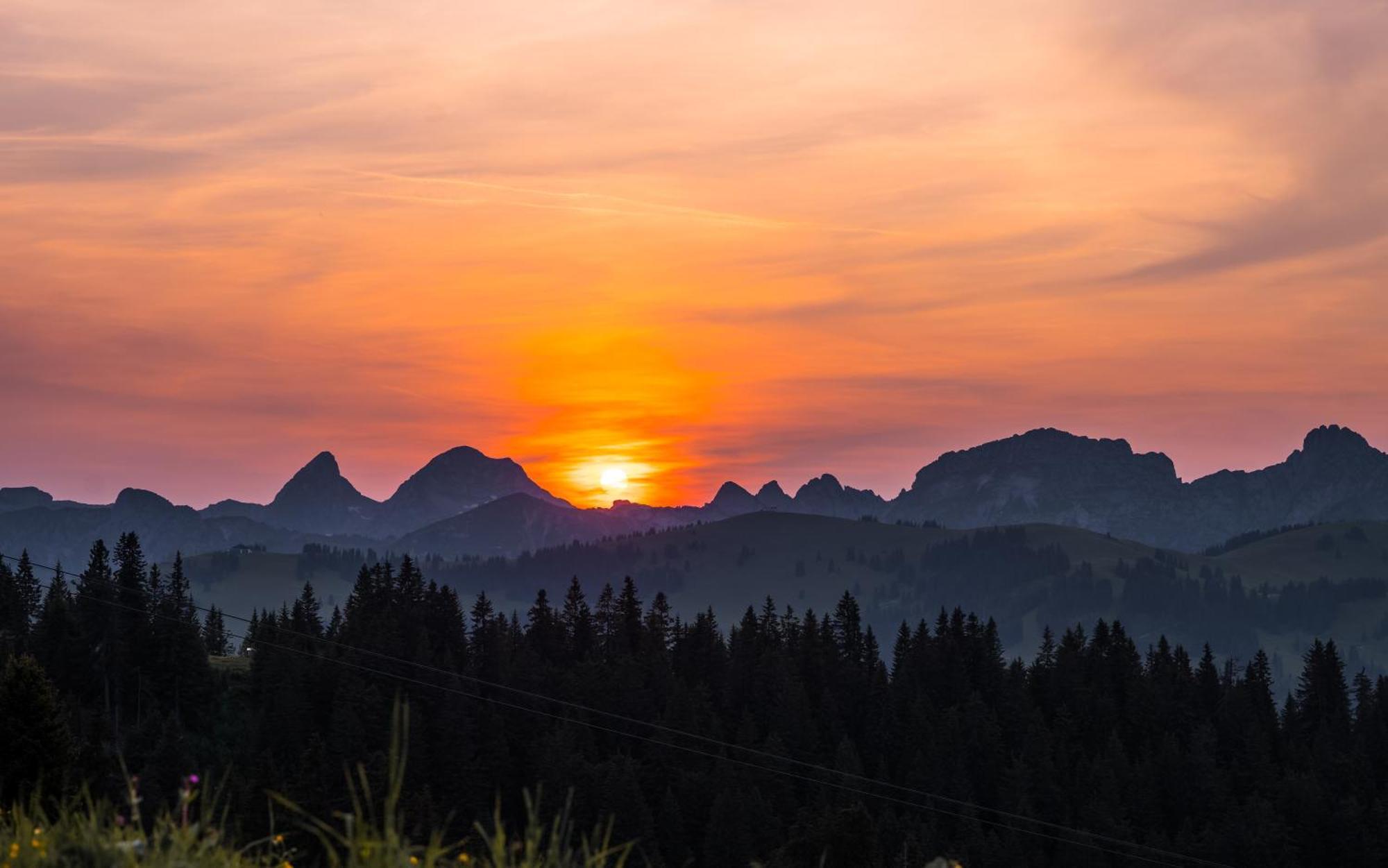 Saanen Gstaad Youth Hostel Exterior photo