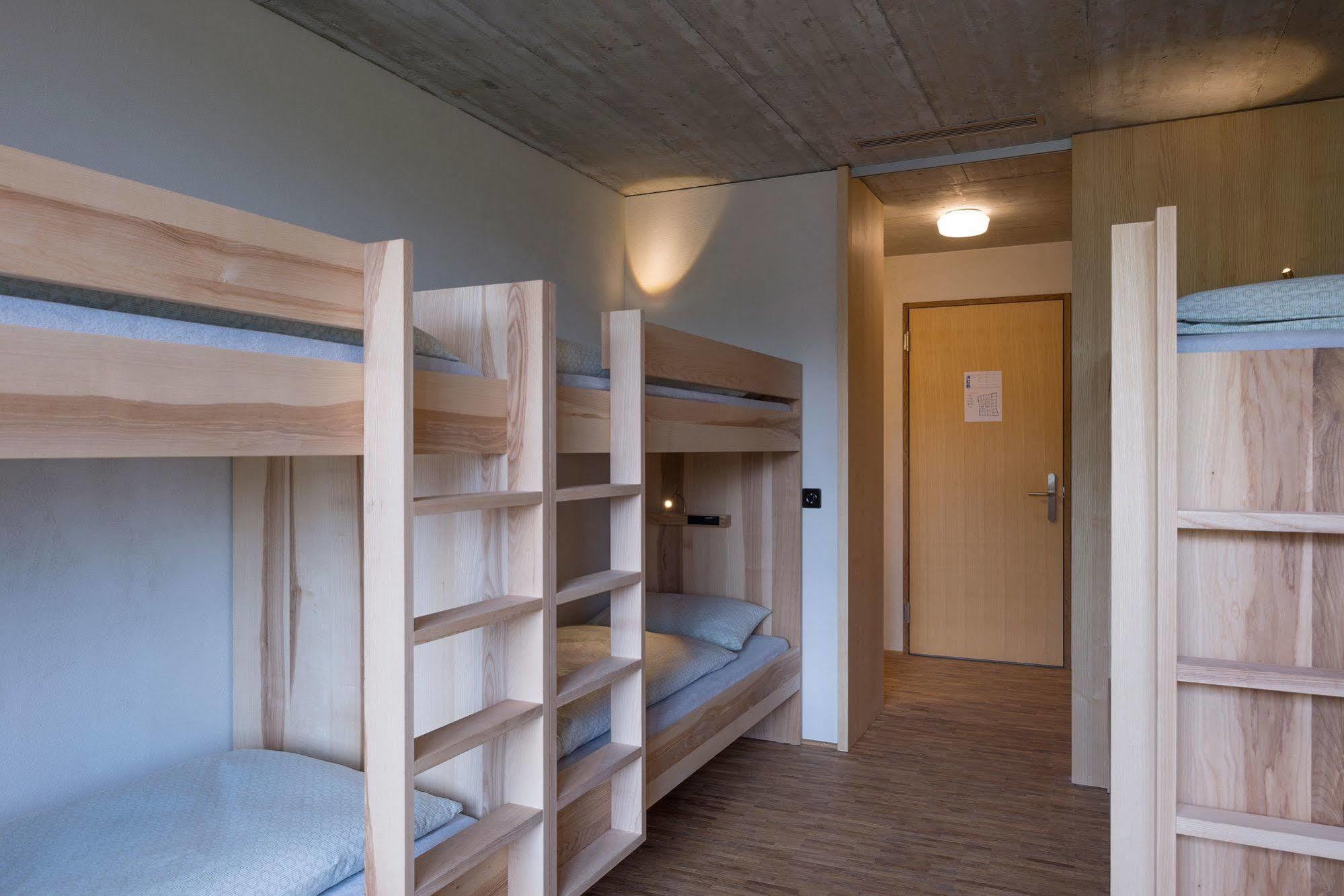Saanen Gstaad Youth Hostel Exterior photo