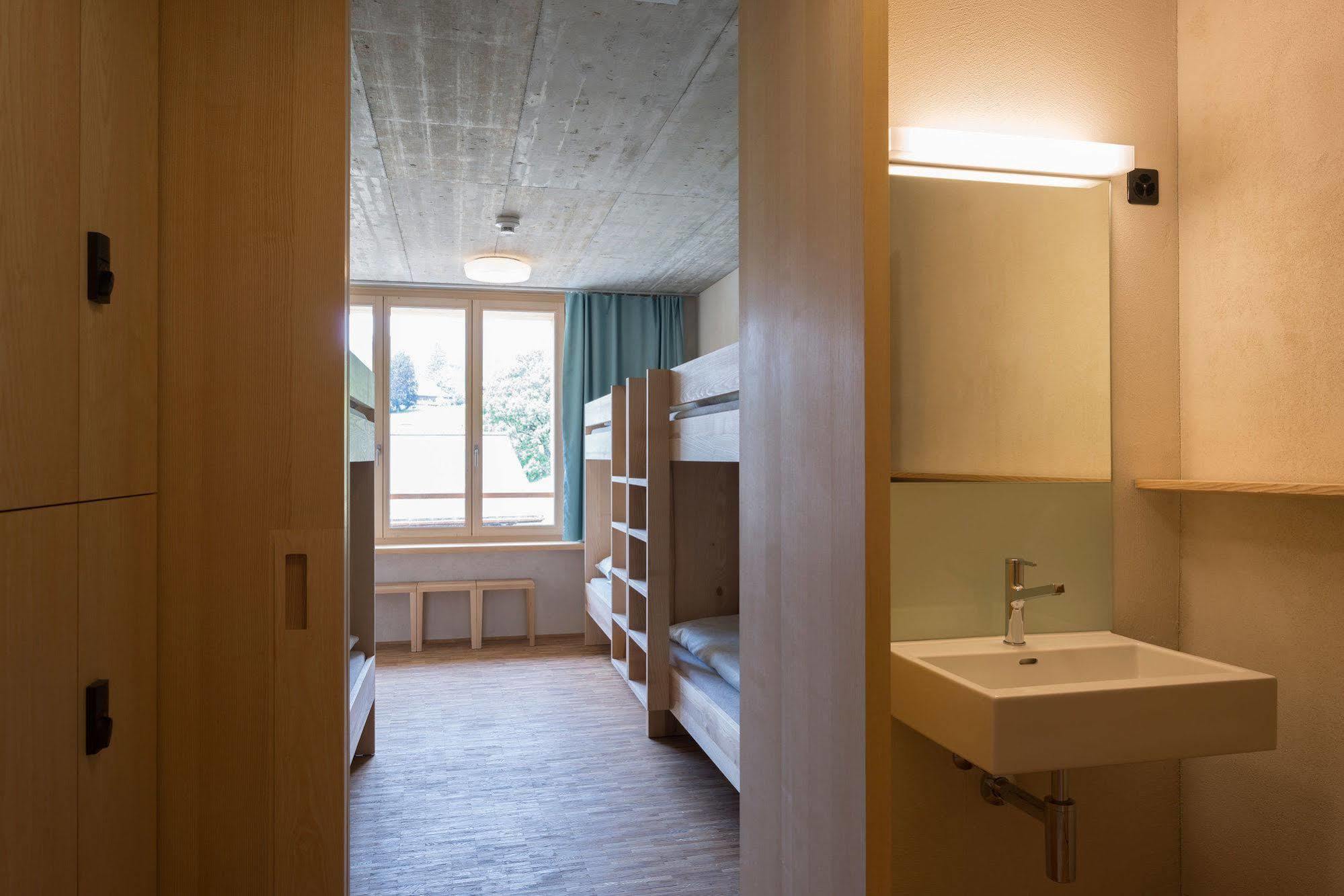 Saanen Gstaad Youth Hostel Exterior photo