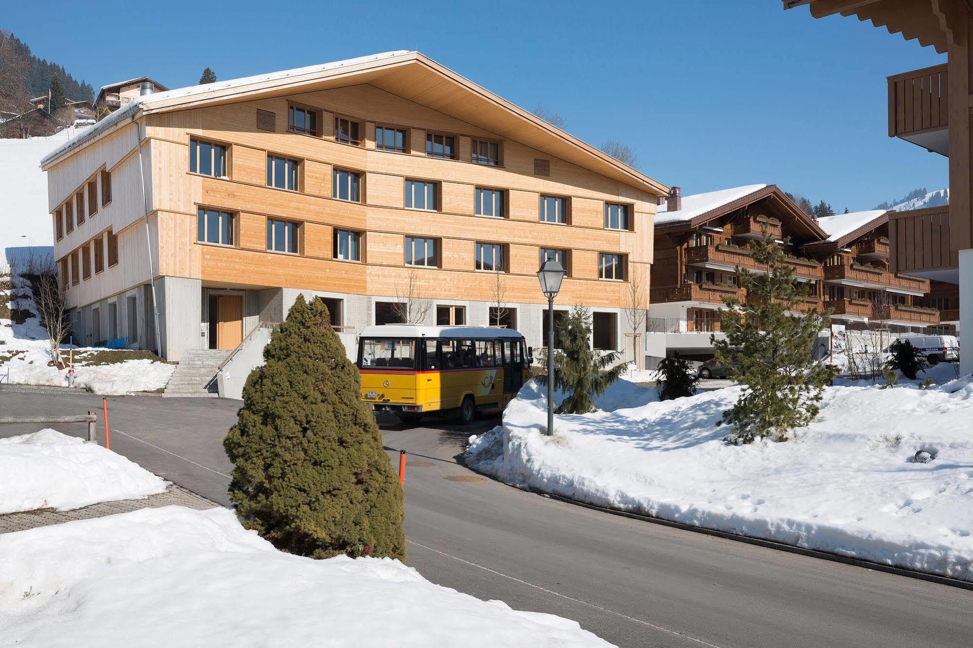 Saanen Gstaad Youth Hostel Exterior photo