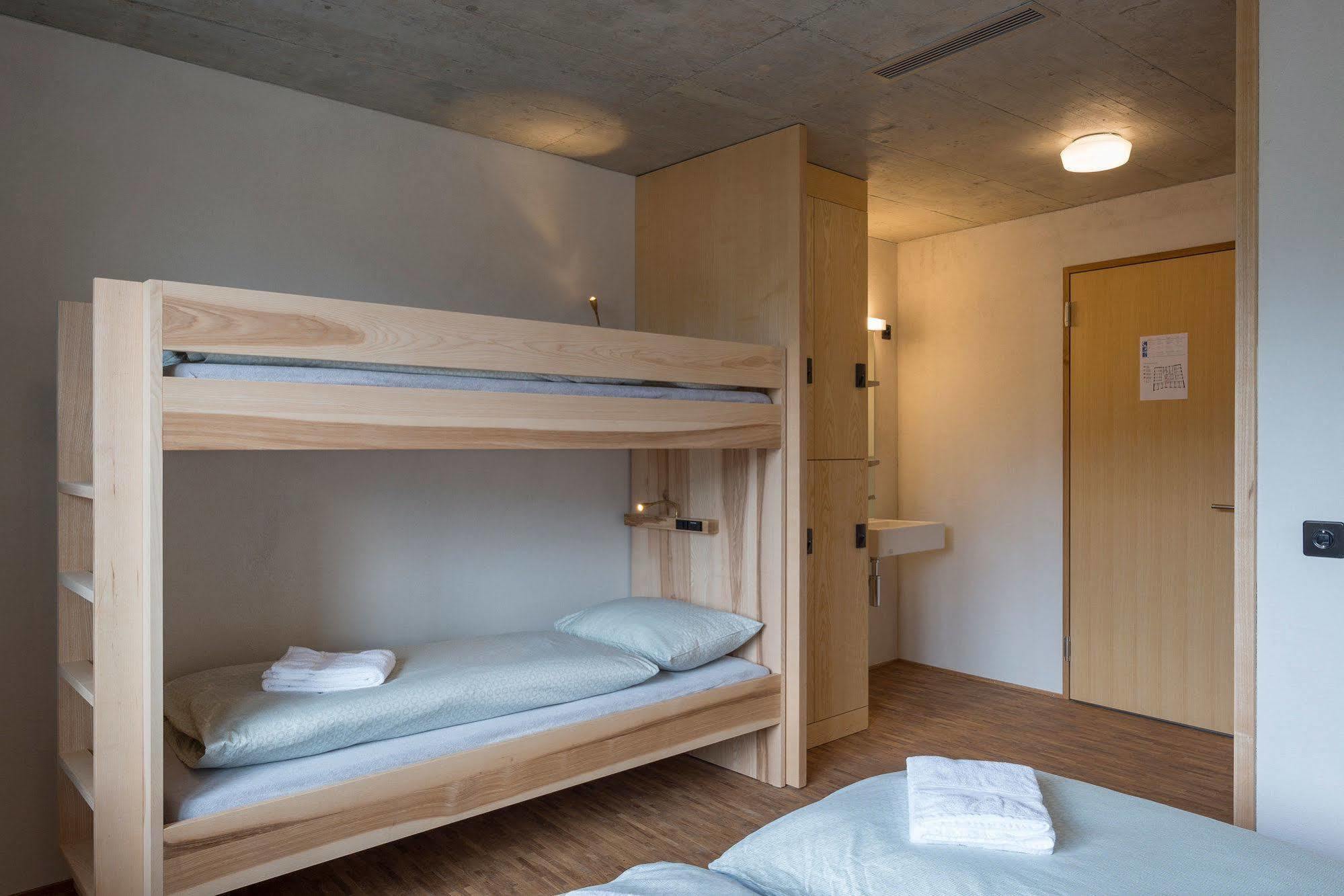 Saanen Gstaad Youth Hostel Exterior photo